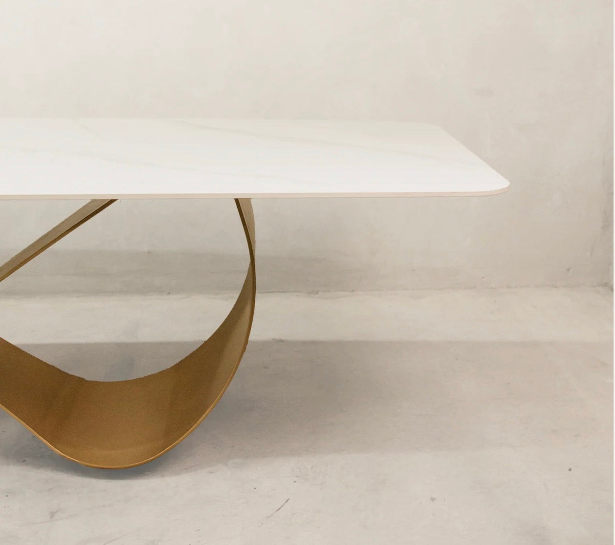 Infinity dining table