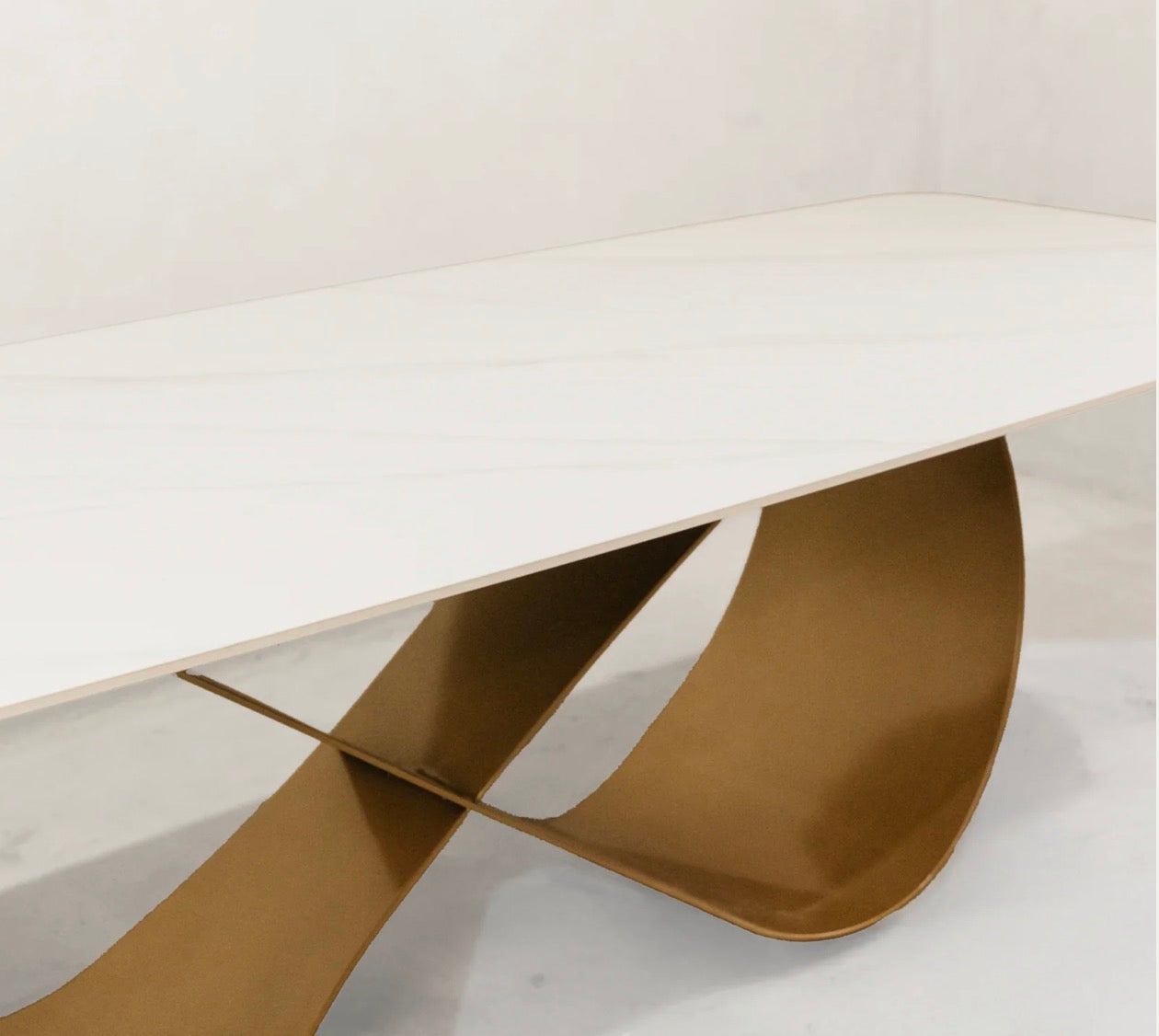 Infinity dining table